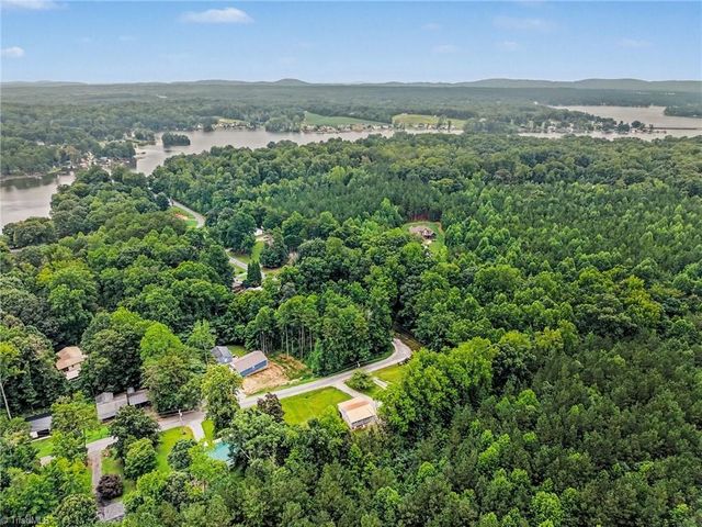 390 Woodhaven Shores Drive, Lexington, NC 27292