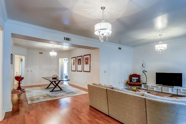 591 Lexington Club Ct Apt 303, Memphis, TN 38117