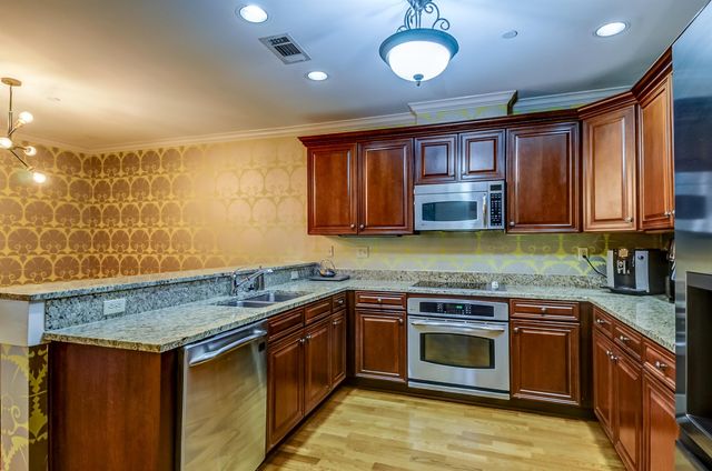 591 Lexington Club Ct Apt 303, Memphis, TN 38117