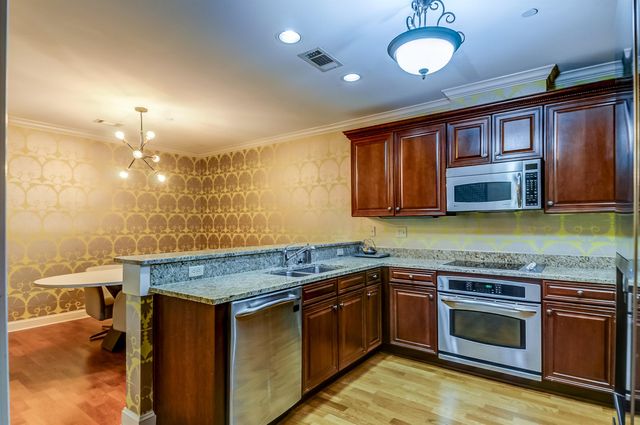 591 Lexington Club Ct Apt 303, Memphis, TN 38117