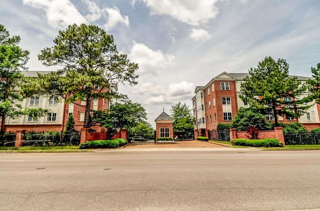 591 Lexington Club Ct Apt 303, Memphis, TN 38117
