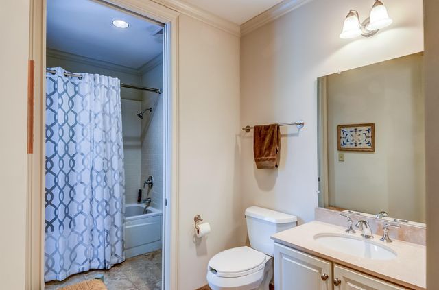 591 Lexington Club Ct Apt 303, Memphis, TN 38117