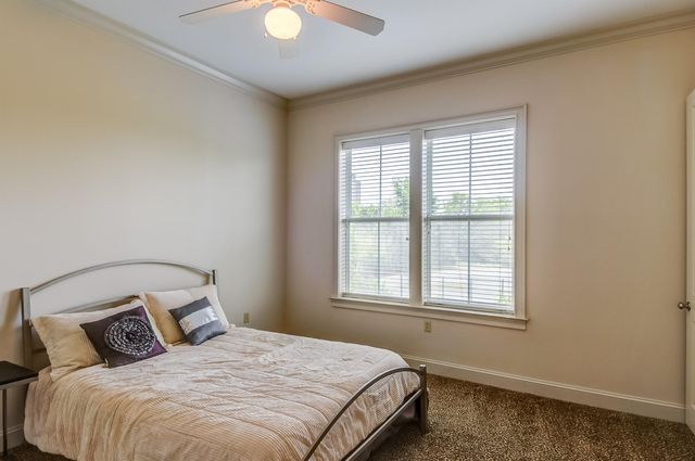 591 Lexington Club Ct Apt 303, Memphis, TN 38117