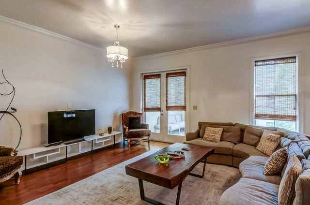 591 Lexington Club Ct Apt 303, Memphis, TN 38117