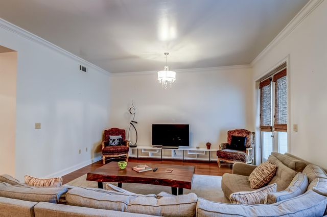 591 Lexington Club Ct Apt 303, Memphis, TN 38117