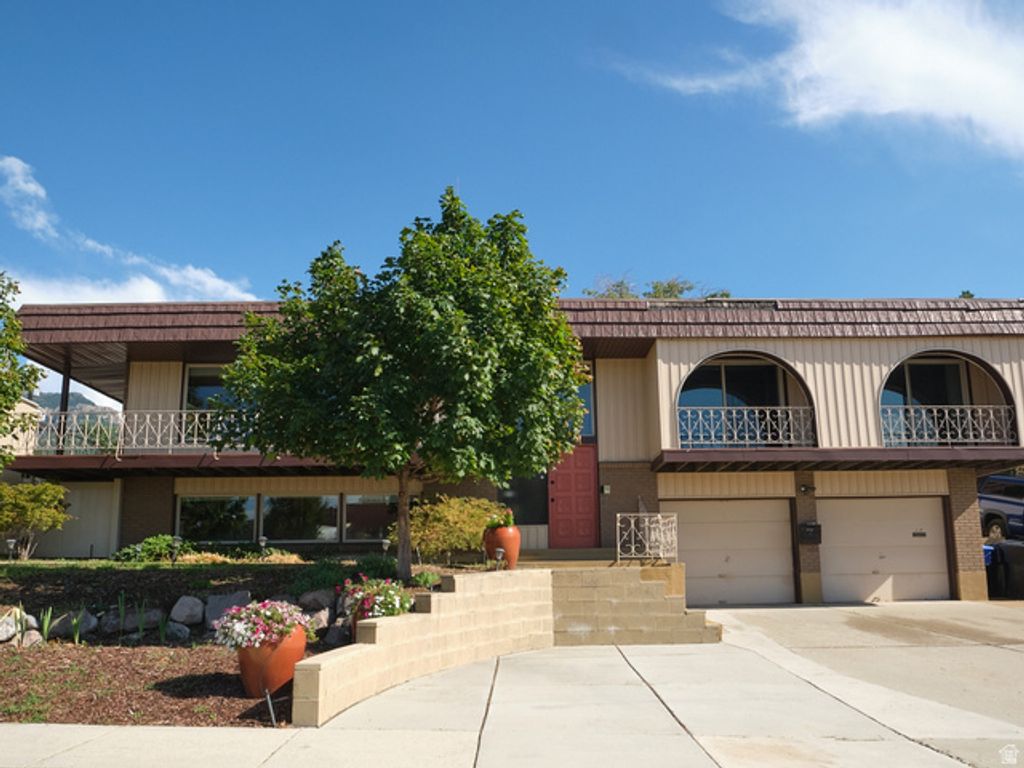 2546 E CAMPUS DR, Cottonwood Heights, UT 84121 — exterior