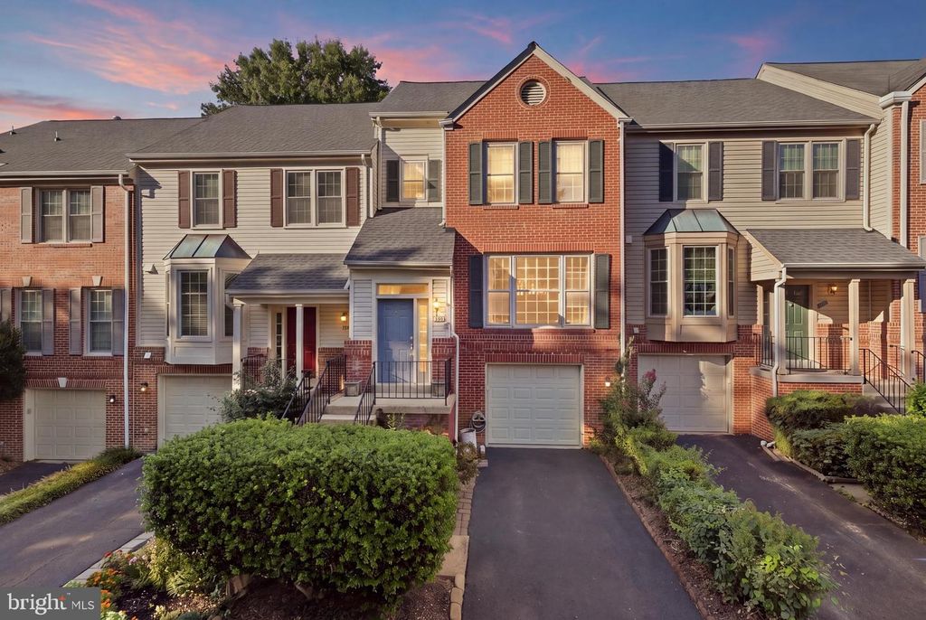 9364 PETER ROY CT, Burke, VA 22015