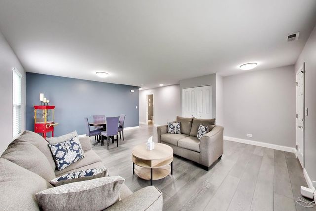 1591 Cherry Lane, Pingree Grove, IL 60140