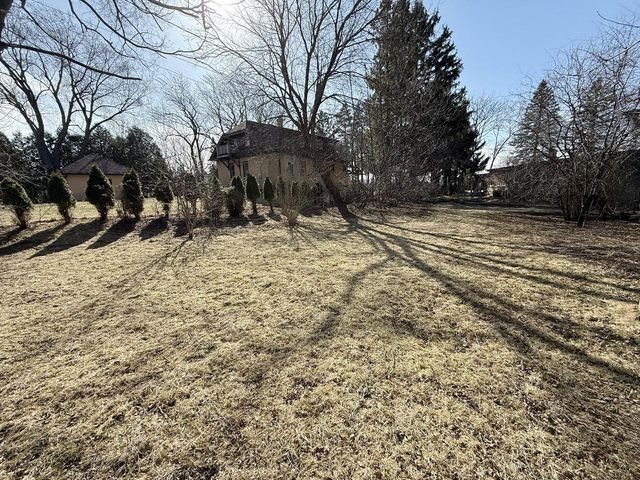8424 N Fox Croft LANE, Fox Point, WI 53217