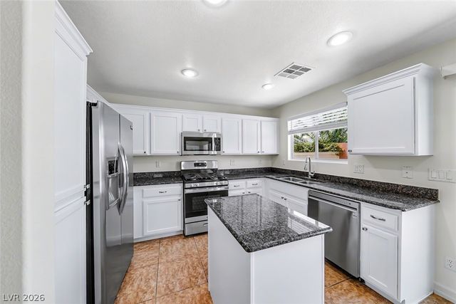 2704 Kona Crest Avenue, Henderson, NV 89052