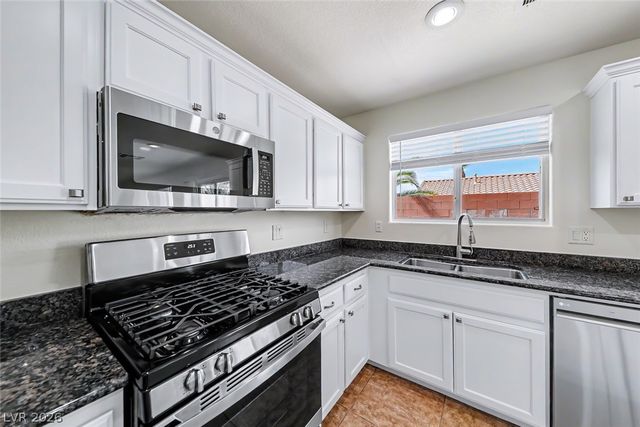 2704 Kona Crest Avenue, Henderson, NV 89052