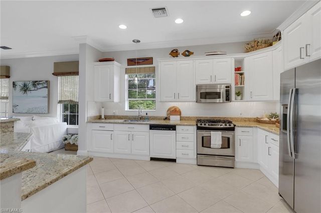 9097 Cherry Oaks TRL 202, Naples, FL 34114