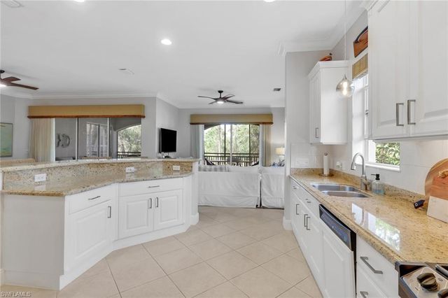 9097 Cherry Oaks TRL 202, Naples, FL 34114