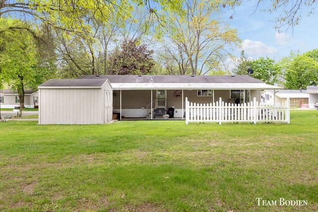 5547 Seagull Drive, Belmont, MI 49306