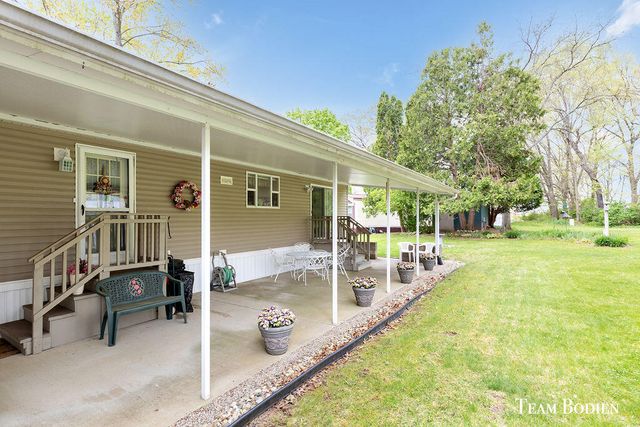 5547 Seagull Drive, Belmont, MI 49306