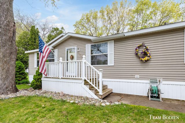 5547 Seagull Drive, Belmont, MI 49306