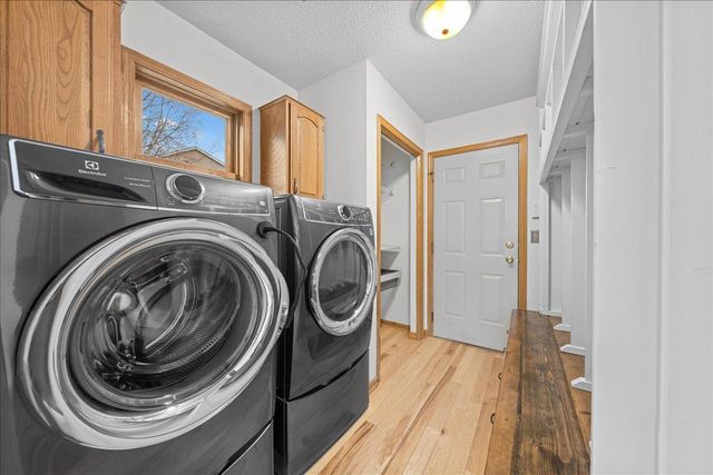 9130 Hidden Meadow Road, Woodbury, MN 55125