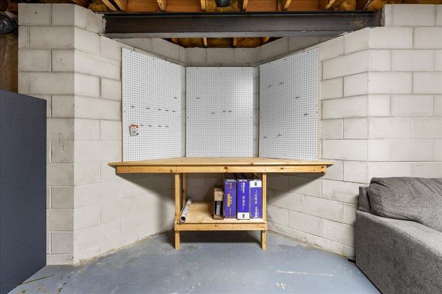 9130 Hidden Meadow Road, Woodbury, MN 55125