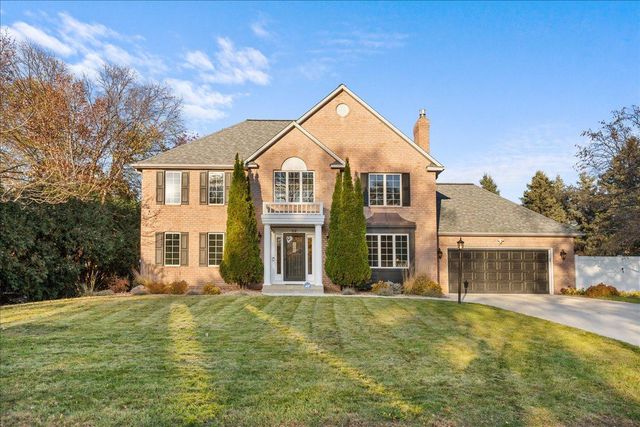 9130 Hidden Meadow Road, Woodbury, MN 55125