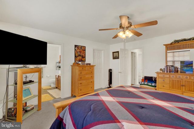 2764 SEABISCUIT ST, York, PA 17402