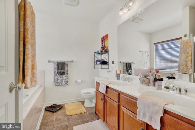 2764 SEABISCUIT ST, York, PA 17402