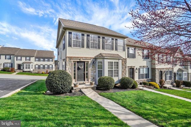 2764 SEABISCUIT ST, York, PA 17402