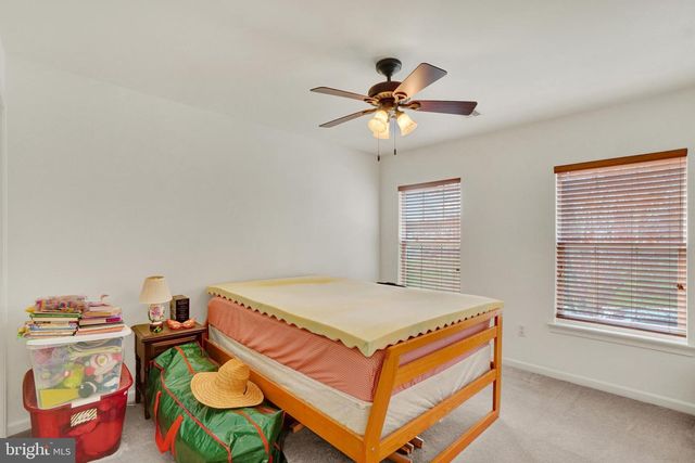 2764 SEABISCUIT ST, York, PA 17402