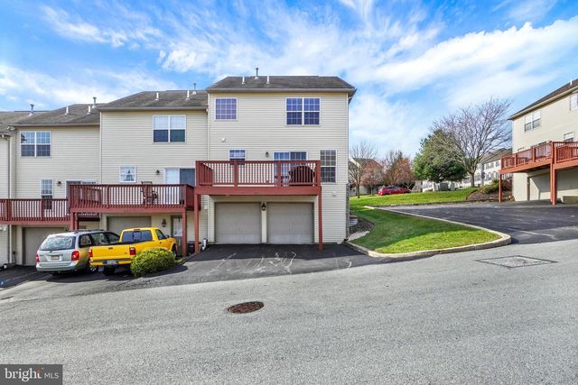 2764 SEABISCUIT ST, York, PA 17402