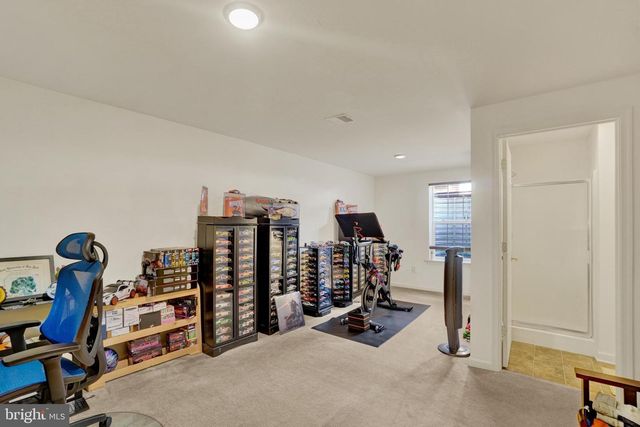 2764 SEABISCUIT ST, York, PA 17402