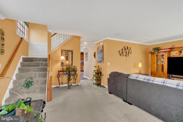 2764 SEABISCUIT ST, York, PA 17402