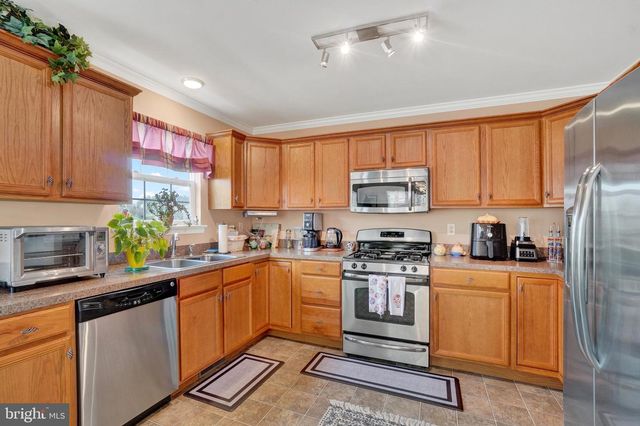 2764 SEABISCUIT ST, York, PA 17402