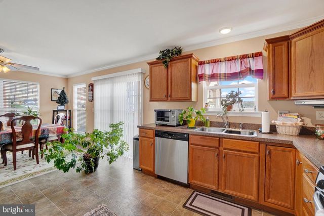 2764 SEABISCUIT ST, York, PA 17402