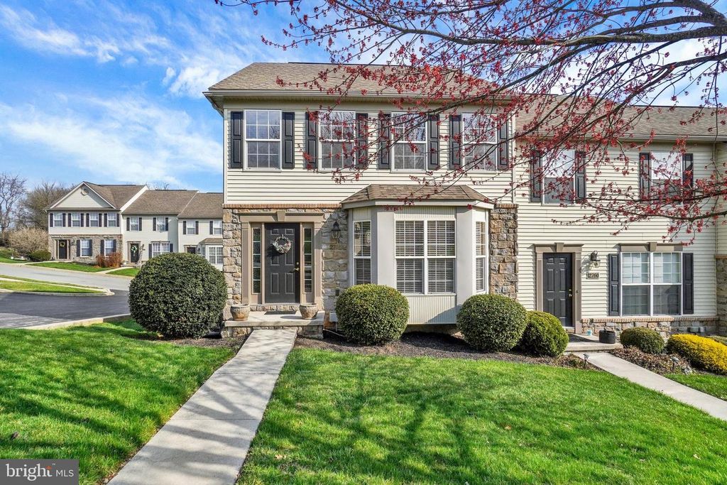 2764 SEABISCUIT ST, York, PA 17402