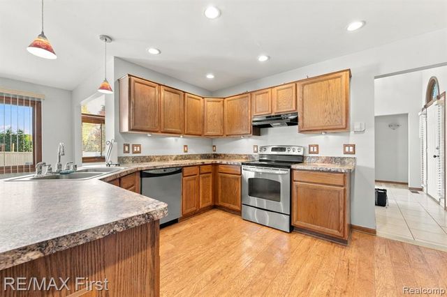 52669 Creekside Drive, Chesterfield, MI 48047
