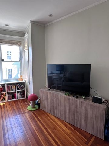 64 Chestnut Street 2, Boston, MA 02129