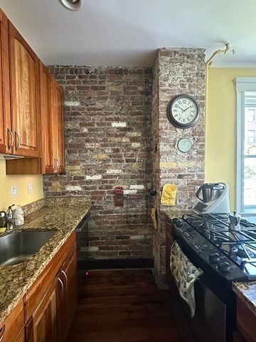 64 Chestnut Street 2, Boston, MA 02129