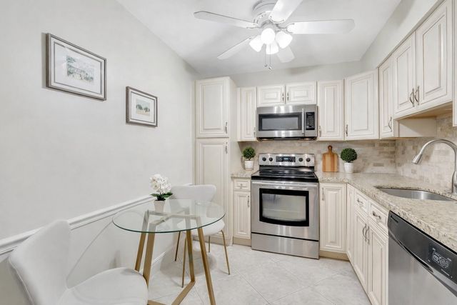 5260 NW 2nd Avenue 307, Boca Raton, FL 33487