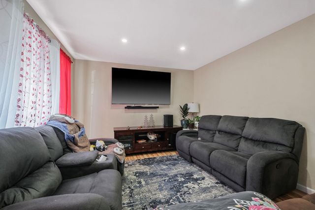 456 N Ontario Avenue, Lindenhurst, NY 11757