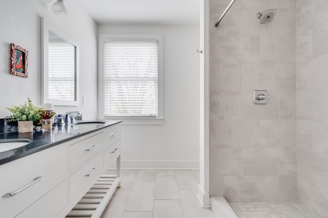 919 Crescent Hill Rd, Nashville, TN 37206