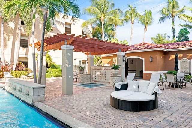 616 Clearwater Park Road 1110, West Palm Beach, FL 33401