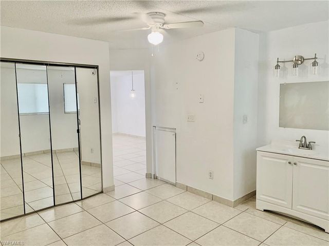 826 Wiggins Pass RD 201, Naples, FL 34110