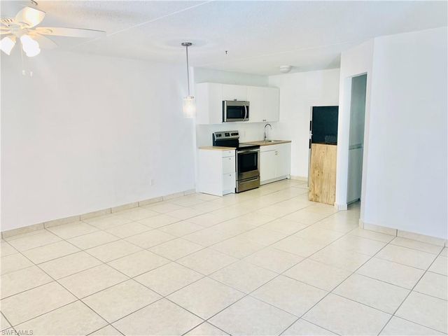 826 Wiggins Pass RD 201, Naples, FL 34110
