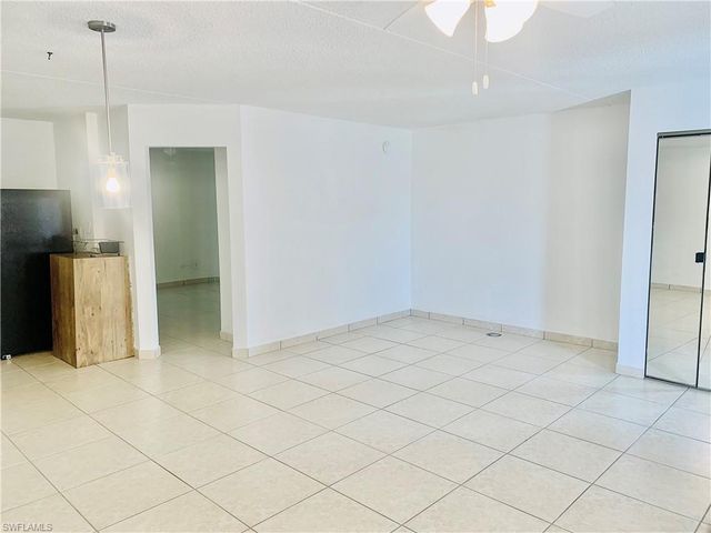 826 Wiggins Pass RD 201, Naples, FL 34110