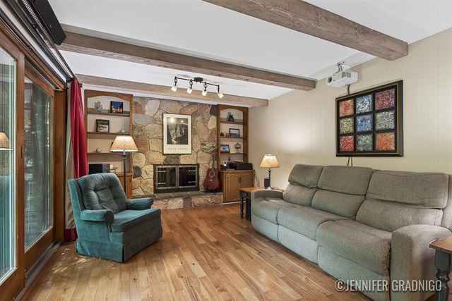 2000 Frontier Court, Wyoming, MI 49519