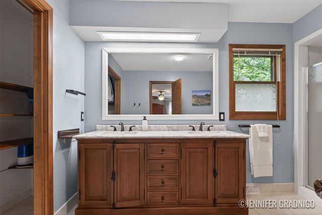 2000 Frontier Court, Wyoming, MI 49519