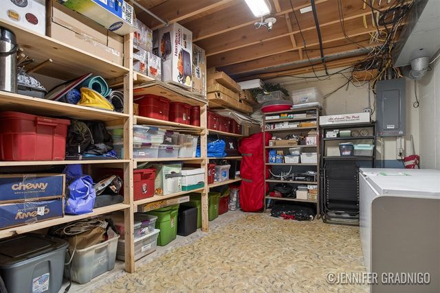 2000 Frontier Court, Wyoming, MI 49519