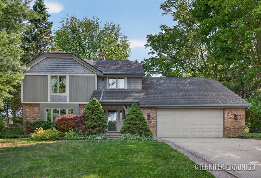 2000 Frontier Court, Wyoming, MI 49519