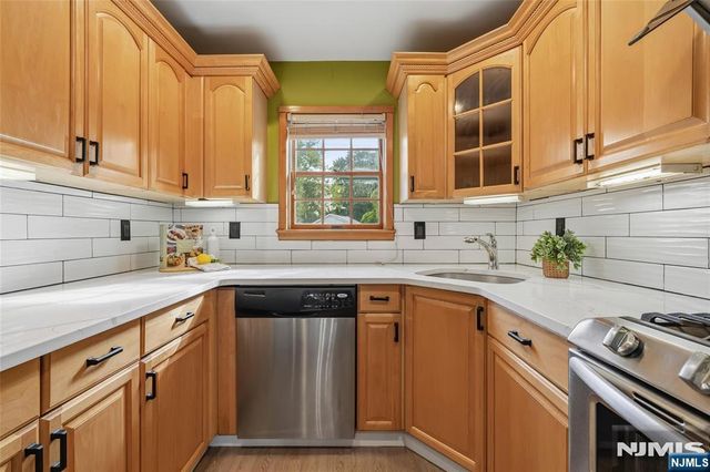 102 Sherwood Avenue, Mahwah, NJ 07430