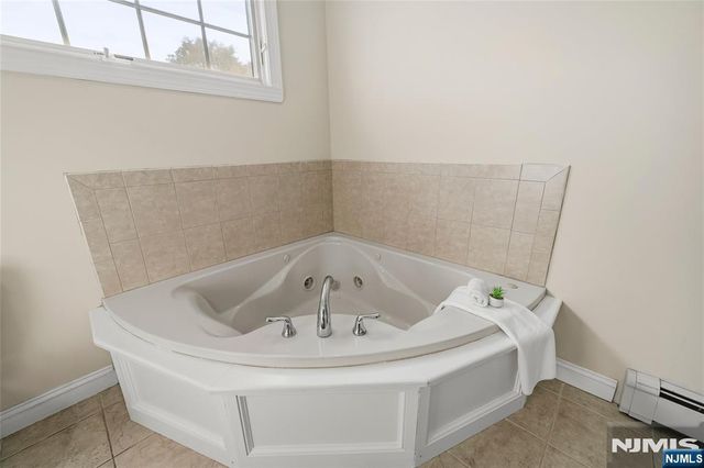 102 Sherwood Avenue, Mahwah, NJ 07430