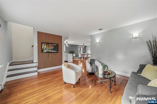 102 Sherwood Avenue, Mahwah, NJ 07430